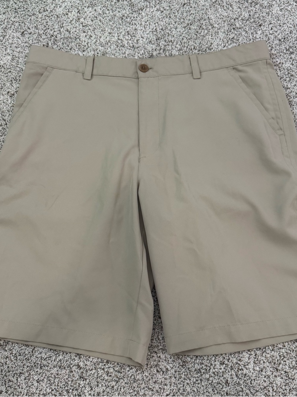 Izod Golf Men's Flat Front Walkshorts in Khaki